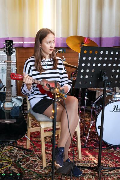 Школа Рока, Белово