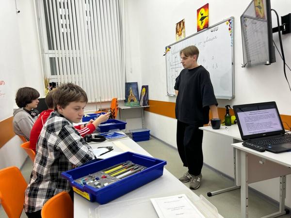 Юниум, Кола