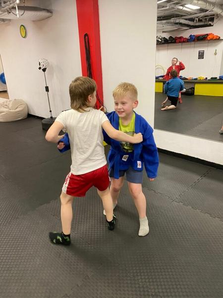 Капибара Fight, Коммунар