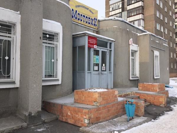 Центр Мостовик, Курган