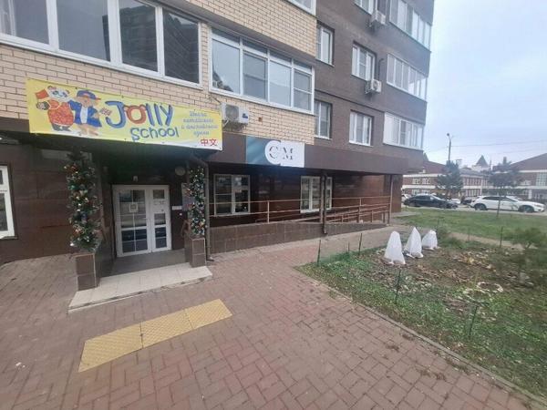 Jolly School, Липки