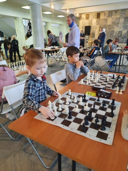 Moscow Chess School, Видное